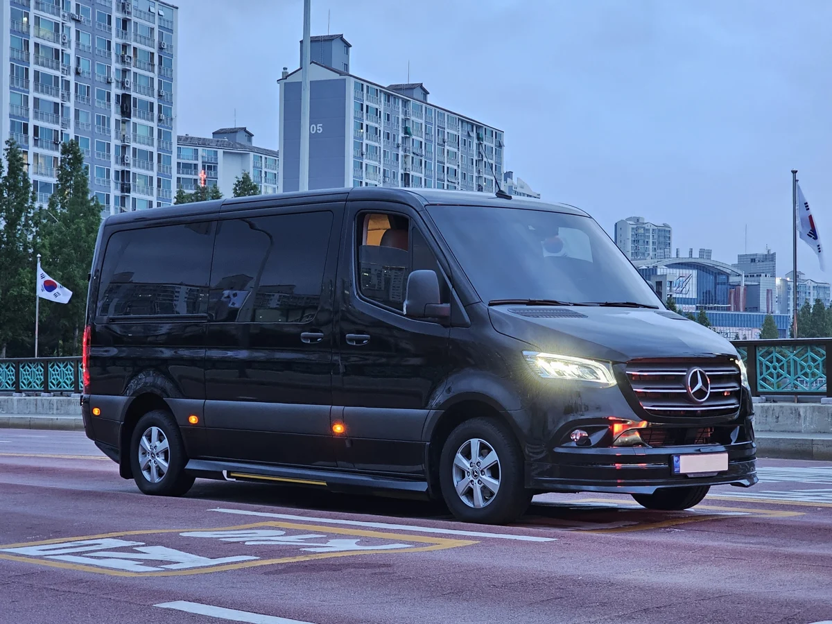 Mercedes-Benz Sprinter — illustrative vehicle photograph